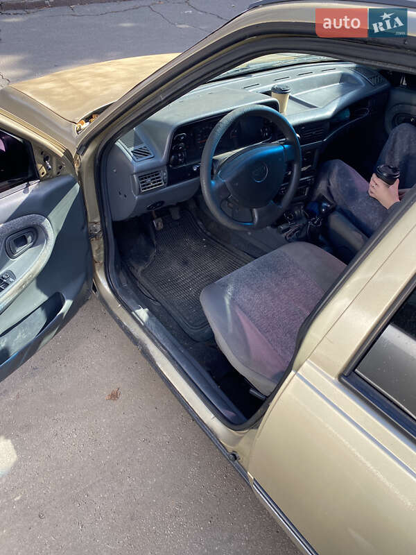 Седан Daewoo Nexia 2008 в Кривом Роге