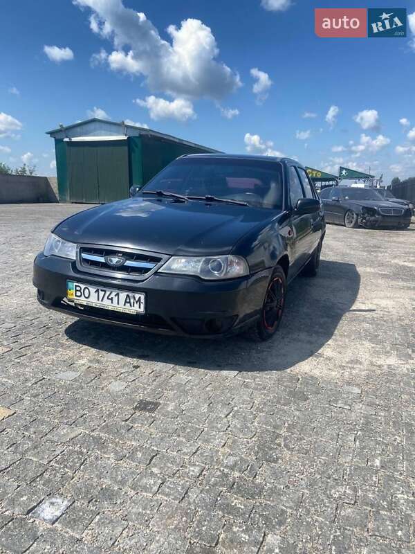 Седан Daewoo Nexia 2008 в Кременце