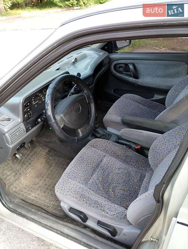 Седан Daewoo Nexia 2006 в Житомире