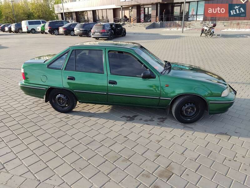 Седан Daewoo Nexia 2003 в Черкасах