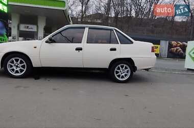 Седан Daewoo Nexia 2011 в 