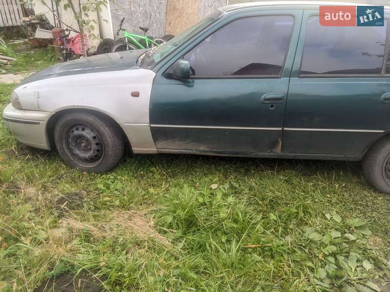 Седан Daewoo Nexia 1996 в Львове
