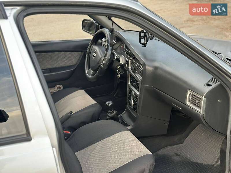 Седан Daewoo Nexia 2011 в Дніпрі