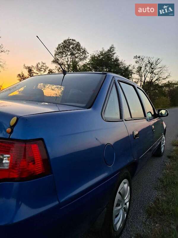 Седан Daewoo Nexia 2008 в Широком