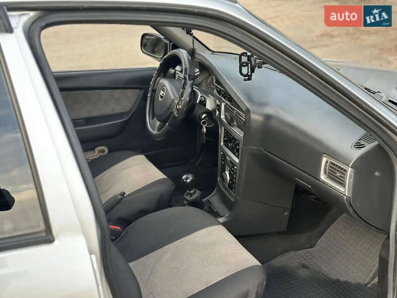 Седан Daewoo Nexia 2011 в Днепре