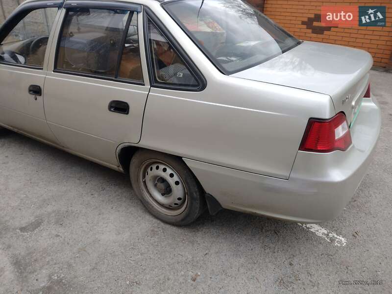 Седан Daewoo Nexia 2008 в Синельниковому