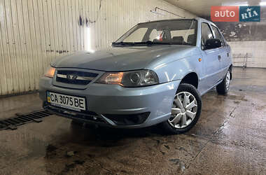 Седан Daewoo Nexia 2011 в Смеле