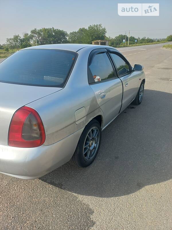 Седан Daewoo Nubira 1998 в Черновцах