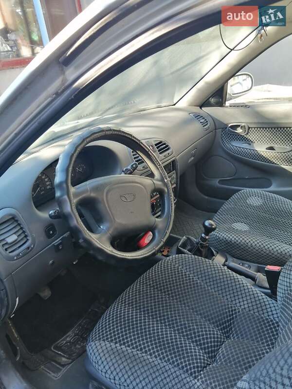 Седан Daewoo Nubira 1998 в Каменском