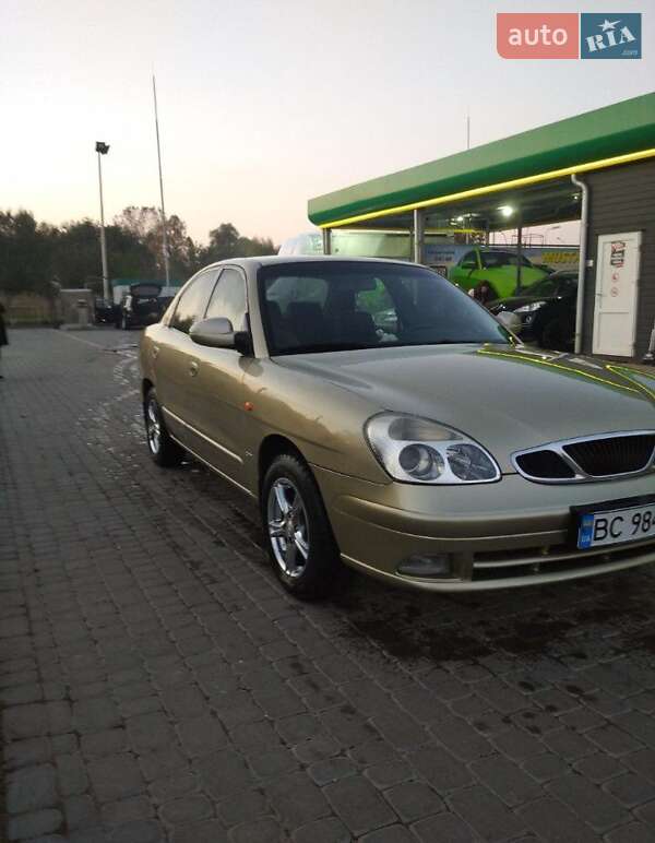 Седан Daewoo Nubira 2002 в Дрогобыче