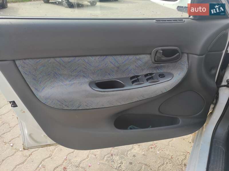 Універсал Daewoo Nubira 1998 в Києві