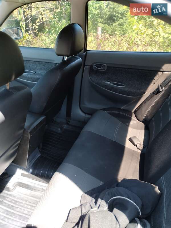 Седан Daewoo Nubira 1998 в Львові