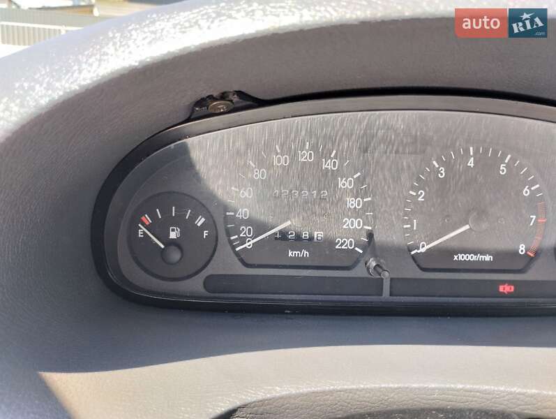 Седан Daewoo Nubira 1998 в Львові