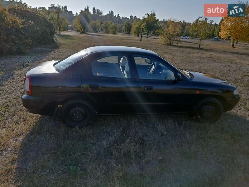 Седан Daewoo Nubira 1998 в Дніпрі