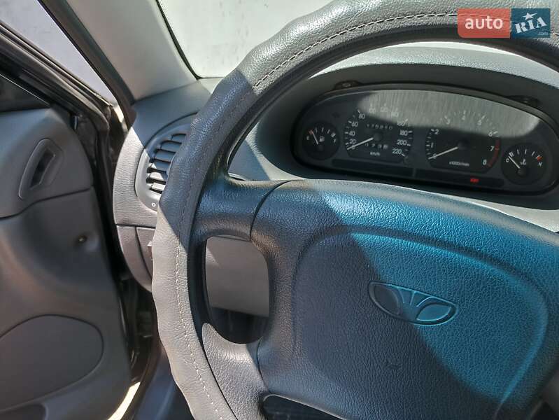 Седан Daewoo Nubira 1998 в Дніпрі