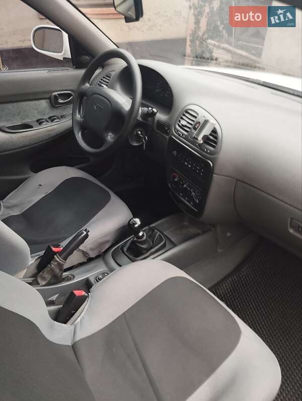 Седан Daewoo Nubira 1998 в Ізмаїлі