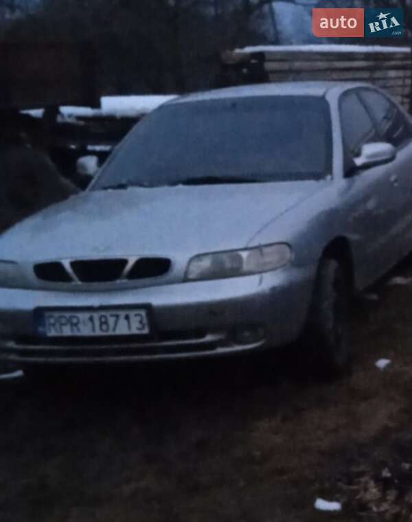 Седан Daewoo Nubira 1998 в Верховині