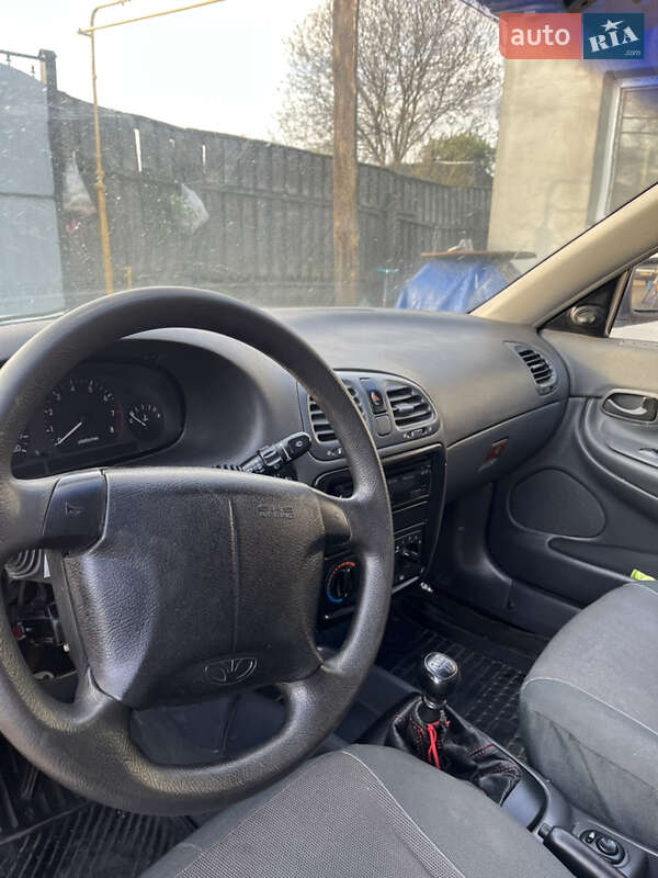 Седан Daewoo Nubira 1998 в Лебедине