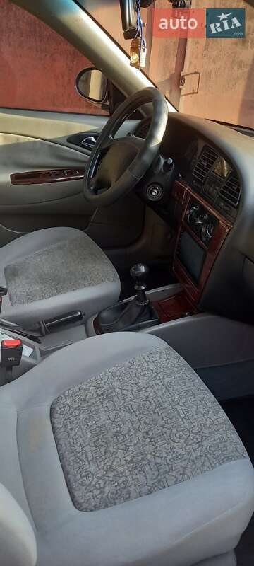 Седан Daewoo Nubira 2003 в Херсоне