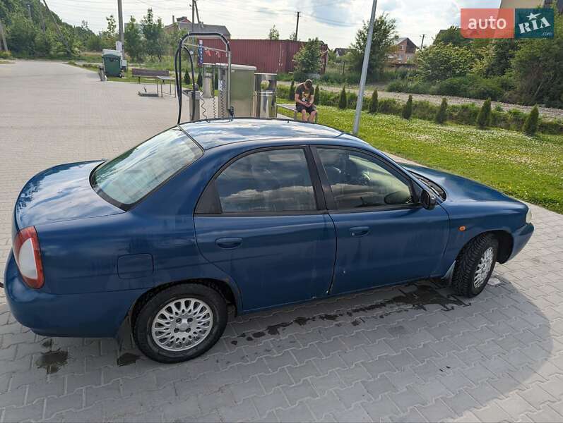Седан Daewoo Nubira 2000 в Пустомытах