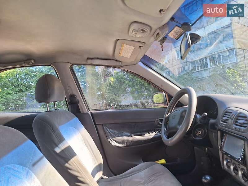 Седан Daewoo Nubira 1998 в Кривом Роге