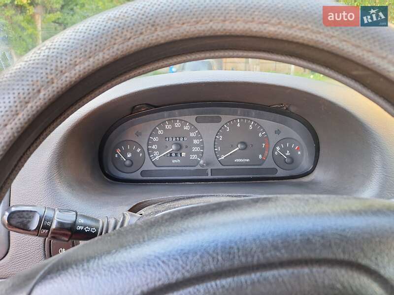 Седан Daewoo Nubira 1998 в Кривом Роге