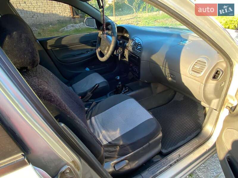Седан Daewoo Nubira 1998 в Запорожье