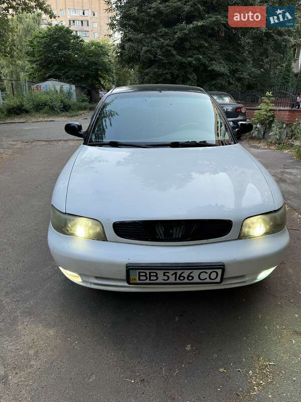 Седан Daewoo Nubira 1998 в Киеве