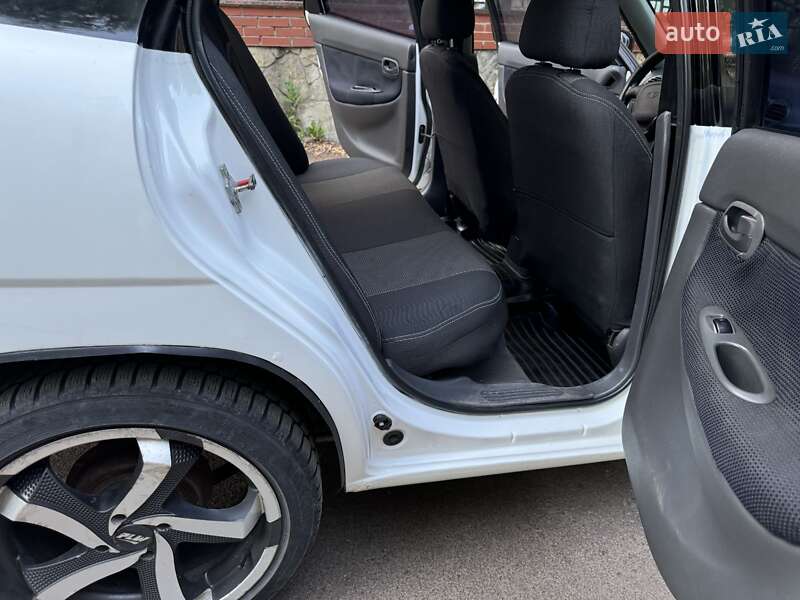 Седан Daewoo Nubira 1998 в Киеве