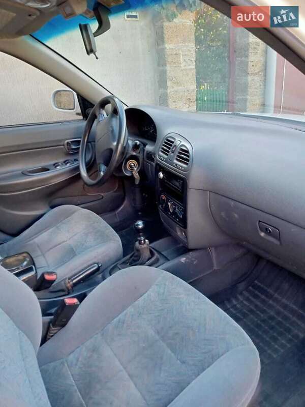 Седан Daewoo Nubira 1999 в Херсоне