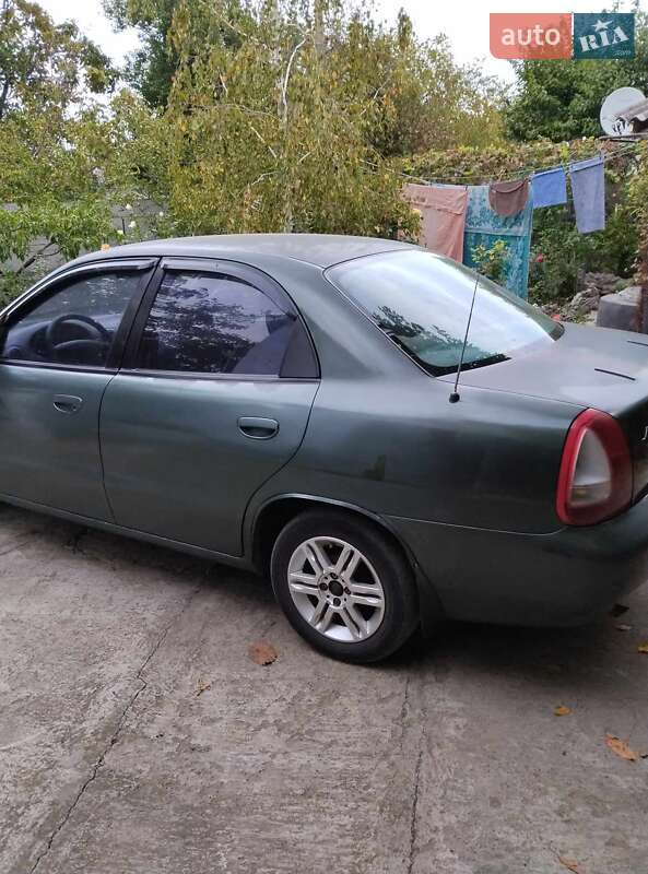 Седан Daewoo Nubira 1998 в Великой Александровке