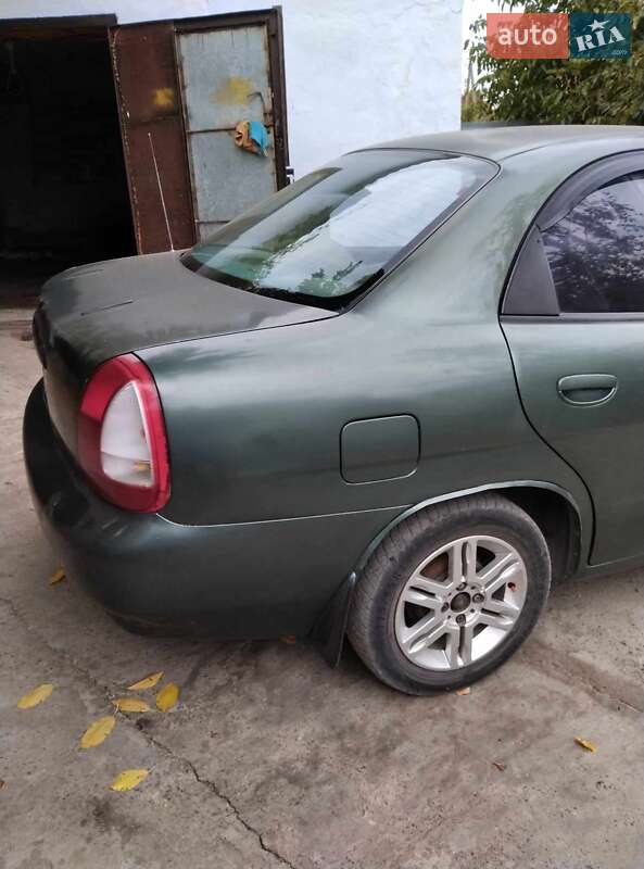 Седан Daewoo Nubira 1998 в Великой Александровке