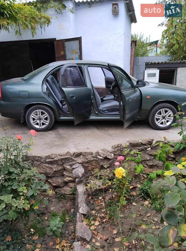 Седан Daewoo Nubira 1998 в Великой Александровке