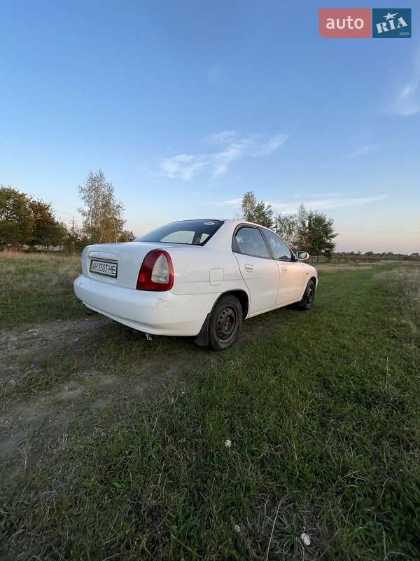 Седан Daewoo Nubira 1999 в Львові