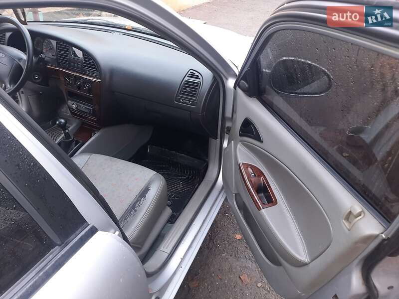 Седан Daewoo Nubira 2003 в Запорожье