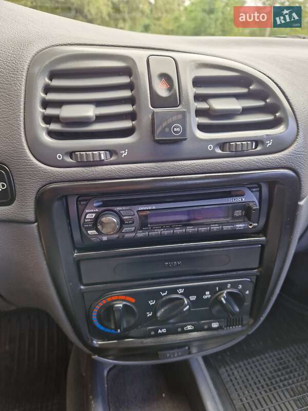 Седан Daewoo Nubira 1998 в Хмельницькому