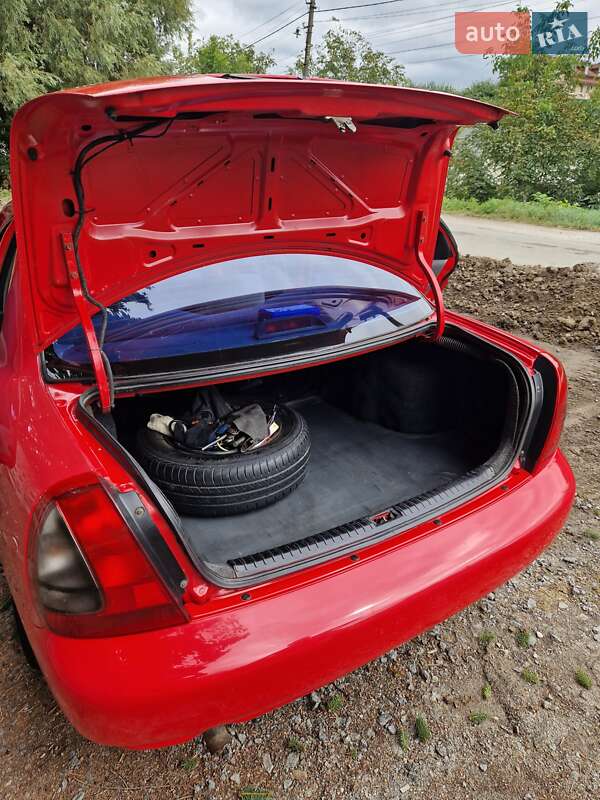 Седан Daewoo Nubira 1998 в Хмельницькому