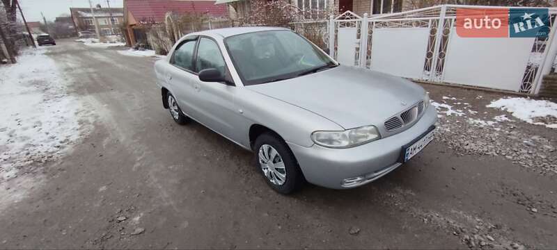 Седан Daewoo Nubira 1998 в Бердичеві