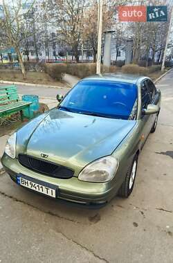 Седан Daewoo Nubira 2003 в Южном