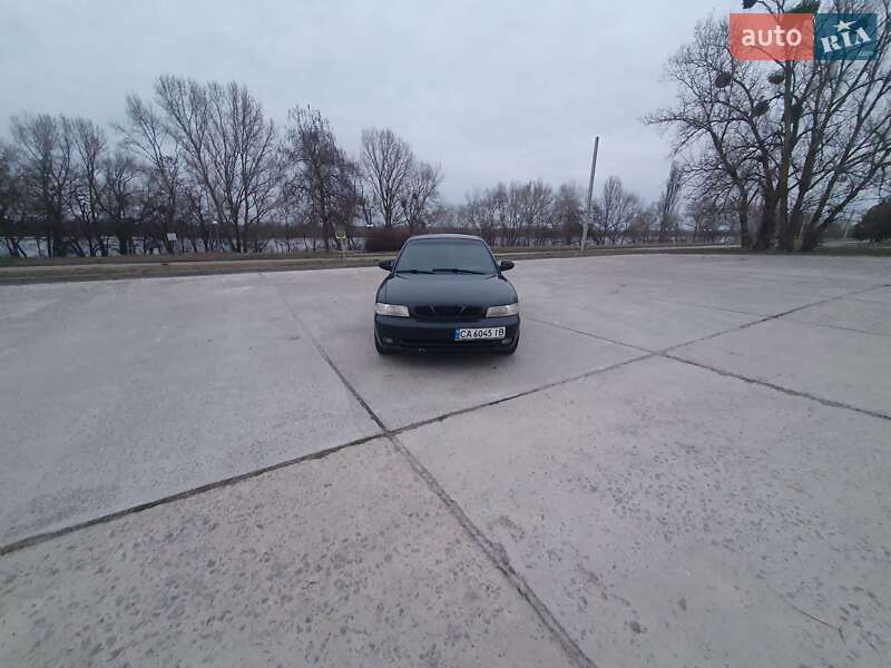 Седан Daewoo Nubira 1998 в Каневе