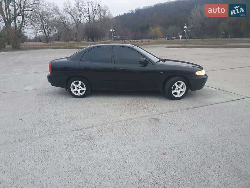 Седан Daewoo Nubira 1998 в Каневе