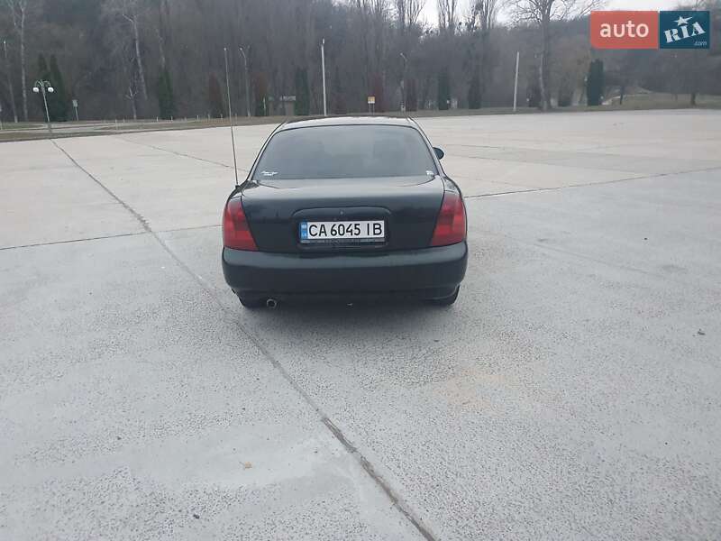 Седан Daewoo Nubira 1998 в Каневе