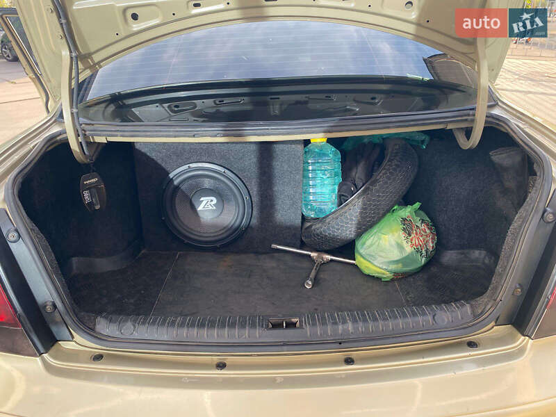 Седан Daewoo Nubira 2001 в Харькове