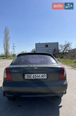 Хэтчбек Daewoo Nubira 1998 в 