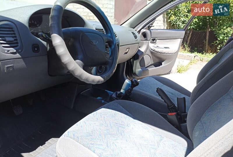 Седан Daewoo Nubira 1998 в Никополе
