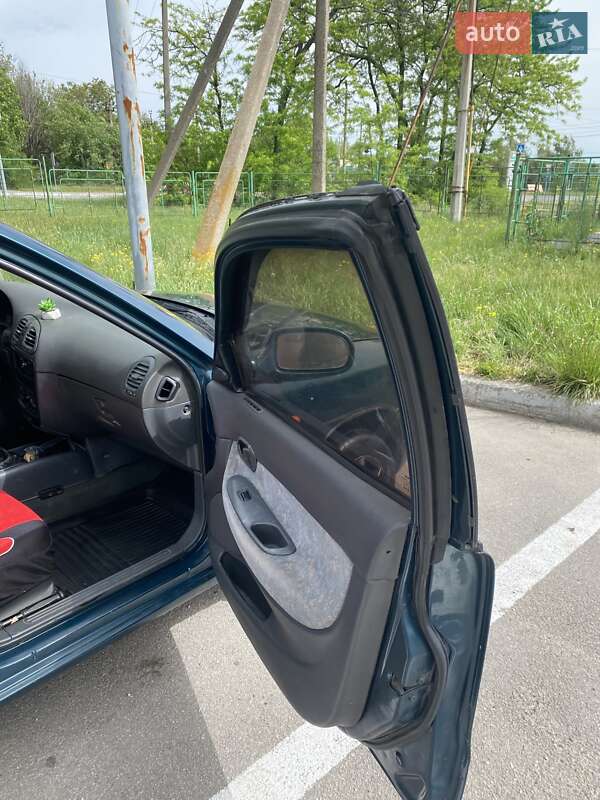 Седан Daewoo Nubira 1998 в Запорожье