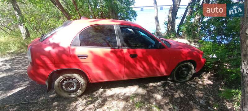 Хэтчбек Daewoo Nubira 1998 в Днепре