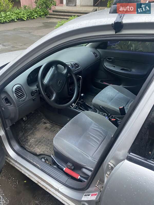 Седан Daewoo Nubira 1998 в Львове