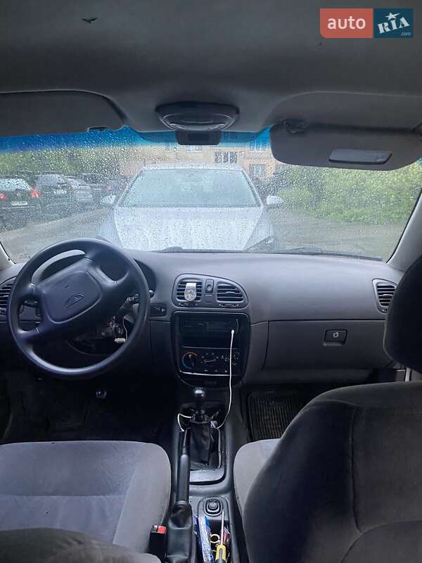 Седан Daewoo Nubira 1998 в Львове