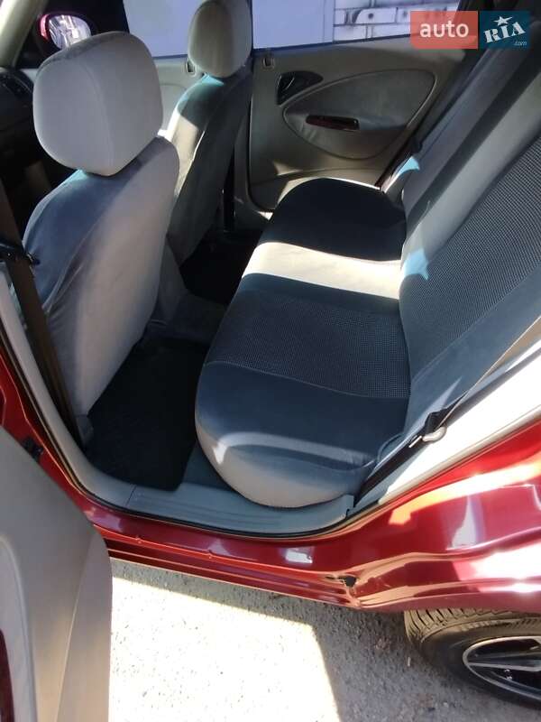 Седан Daewoo Nubira 2003 в Киеве